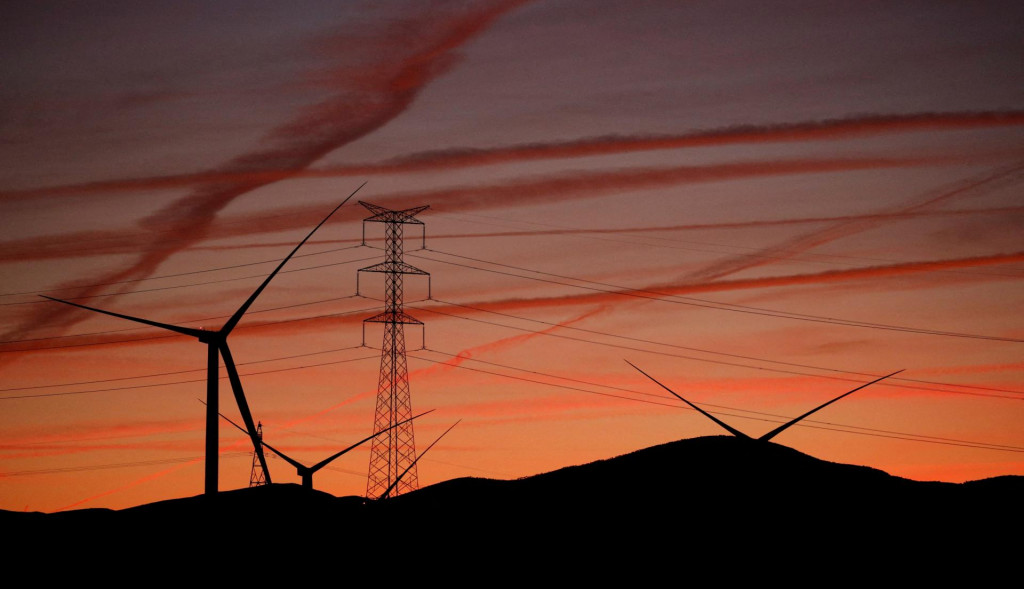 Podľa minuloročných štatistík platili firmy v Európskej únii za elektrinu o 158 percent viac než ich konkurenti v USA. FOTO: Reuters