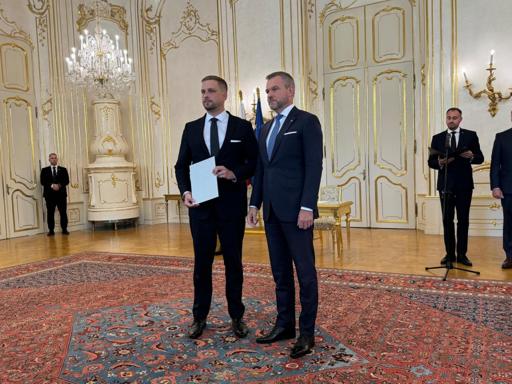 Nov&yacute; minister zdravotn&iacute;ctva Kamil &Scaron;a&scaron;ko a prezident Peter Pellegrini. FOTO: HN/Akos Cs&eacute;pl&ouml;