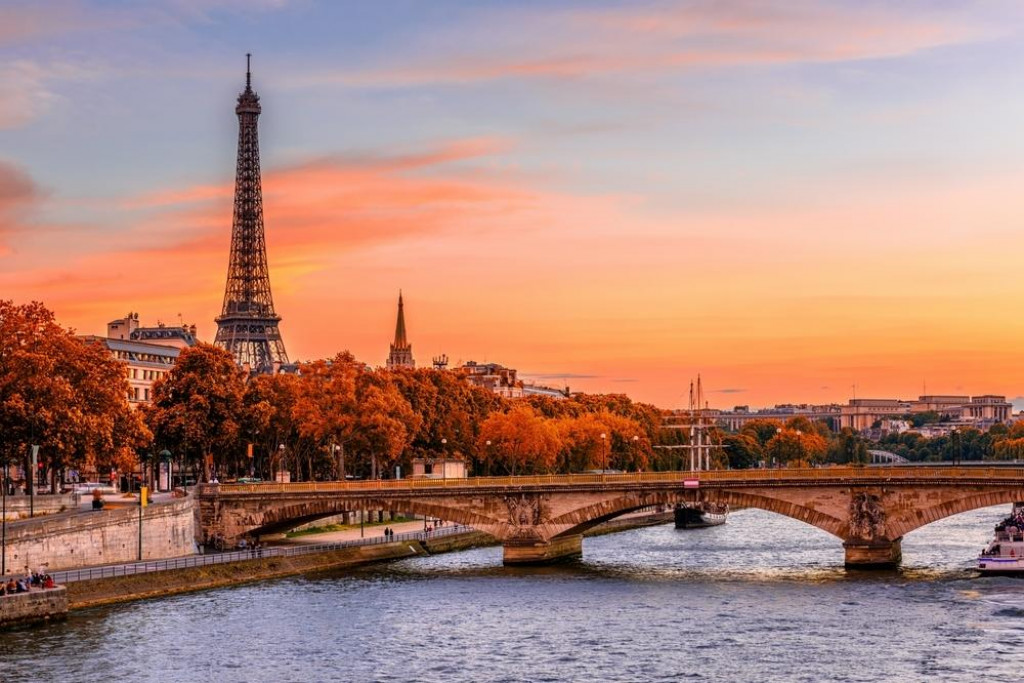 Paríž je mimoriadne obľúbenou destináciou, čarovný je práve na jeseň.