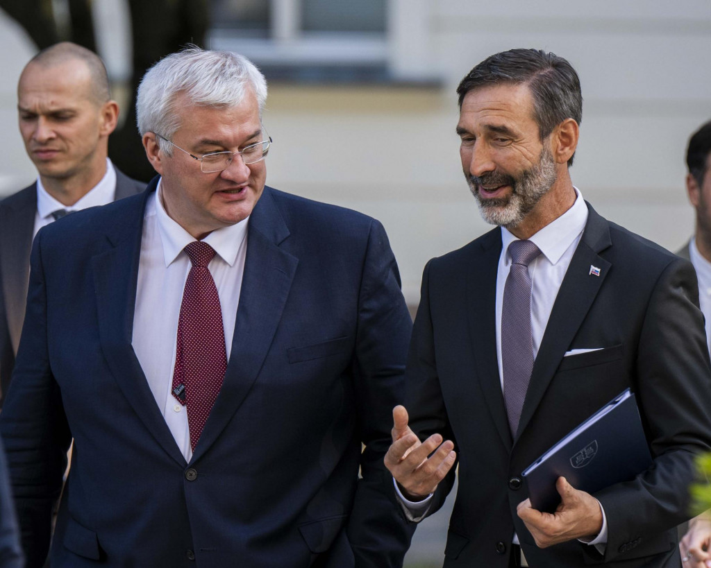 Na snímke zľava ukrajinský minister zahraničných vecí Andrij Sybiha a minister zahraničných vecí a európskych záležitostí SR Juraj Blanár (Smer). FOTO: TASR/Jakub Kotian