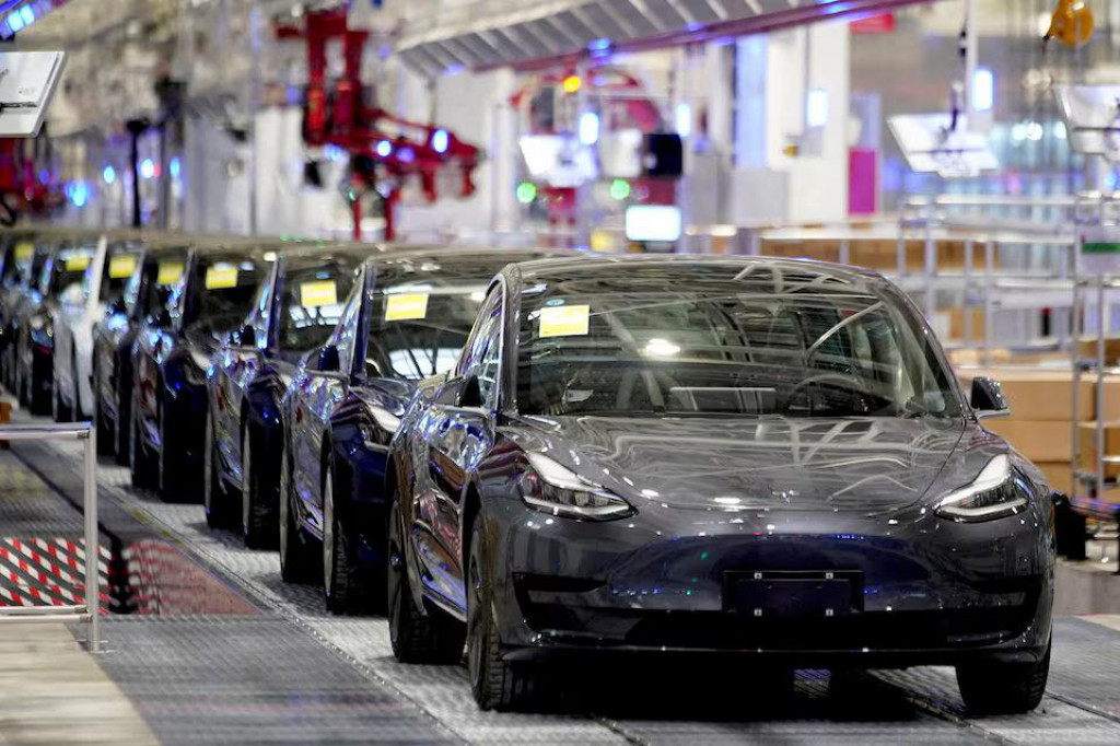 Na čínsky trh pripadá zhruba tretina predaja vozidiel Tesla. FOTO: Reuters