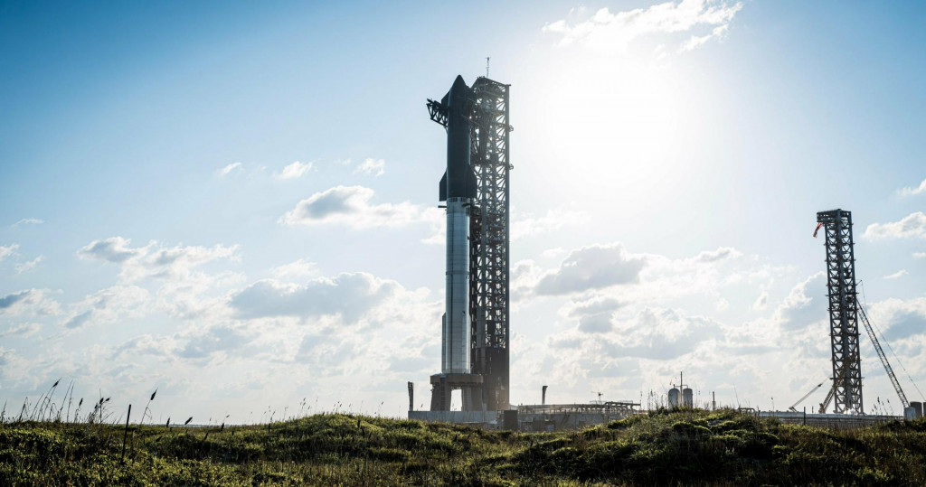 Vesmírna loď Starship pripravená na piaty pokus testovacieho letu. FOTO: X/SpaceX