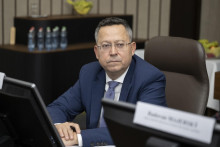 Minister financií Ladislav Kamenický (Smer-SD) predstavil návrh budúcoročného rozpočtu zamestnávateľom a odborárom.  FOTO: TASR/M. Baumann