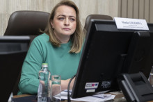 Na snímke prezidentka Konfederácie odborových zväzov Monika Uhlerová počas rokovania Hospodárskej a sociálnej rady na Úrade vlády 14. októbra 2024 v Bratislave. FOTO: TASR/Martin Baumann