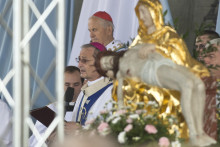 Najväčšia časť štátneho príspevku skončí u najpočetnejšej katolíckej cirkvi. FOTO: TASR/Martin Baumann