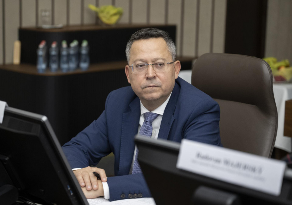 Minister financi&iacute; Ladislav Kamenick&yacute; (Smer-SD) predstavil n&aacute;vrh bud&uacute;coročn&eacute;ho rozpočtu zamestn&aacute;vateľom a odbor&aacute;rom.  FOTO: TASR/M. Baumann