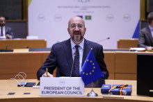 Predseda Európskej rady Charles Michel počas zasadnutia okrúhleho stola na summite Rady pre spoluprácu Únie a Perzského zálivu v Bruseli. FOTO: TASR/AP