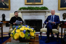 Americký prezident Joe Biden sa v Bielom dome vo Washingtone stretol s ukrajinským prezidentom Volodymyrom Zelenským. FOTO: Reuters