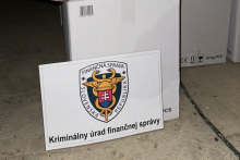 V nelegálnom vyzbrojovaní asistovalo finančnej správe aj Ministerstvo vnútra. FOTO: TASR/FS