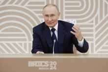 Ruský prezident Vladimir Putin na stretnutí so šéfmi popredných médií z členských krajín BRICS v Moskve. FOTO: Reuters