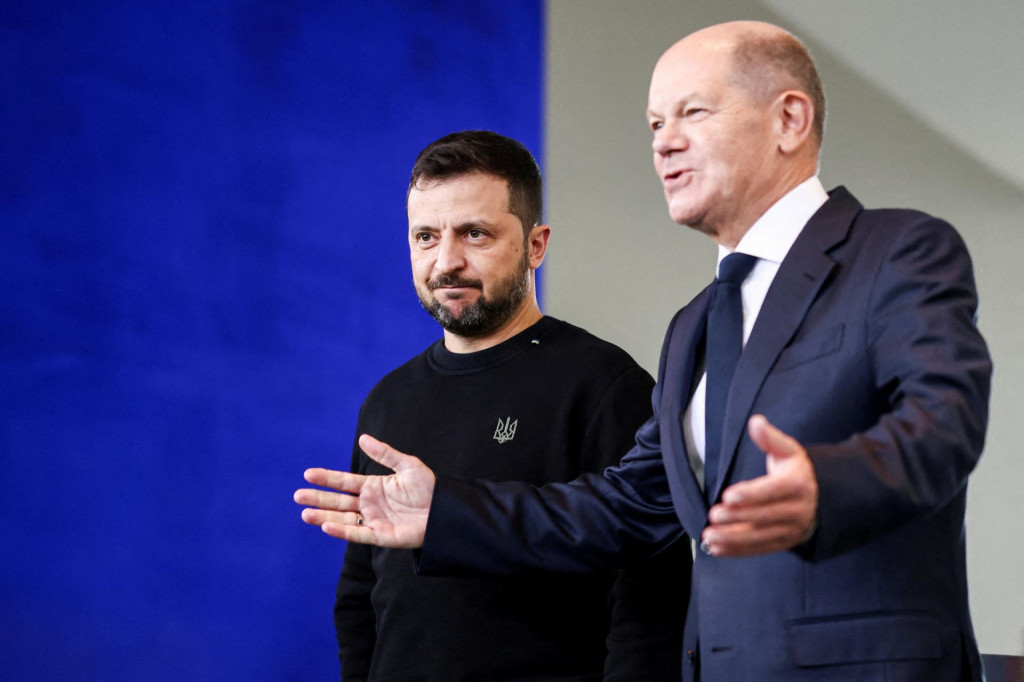 Nemecký kancelár Olaf Scholz a ukrajinský prezident Volodymyr Zelenskyj. FOTO: Reuters