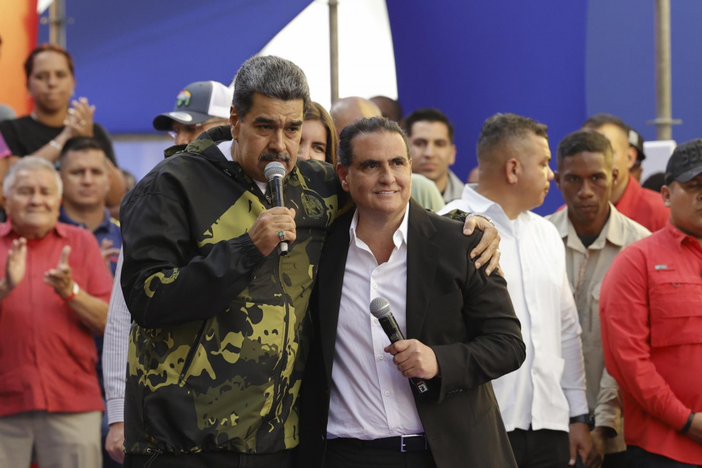 Venezuelský prezident Nicolás Maduro a podnikateľ Alex Saab.. FOTO: TASR/AP