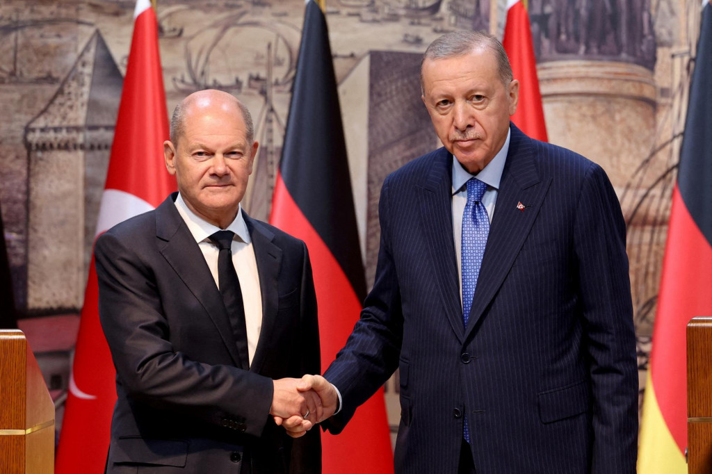 Turecký prezident Tayyip Erdogan a nemecký kancelár Olaf Scholz. FOTO: Reuters