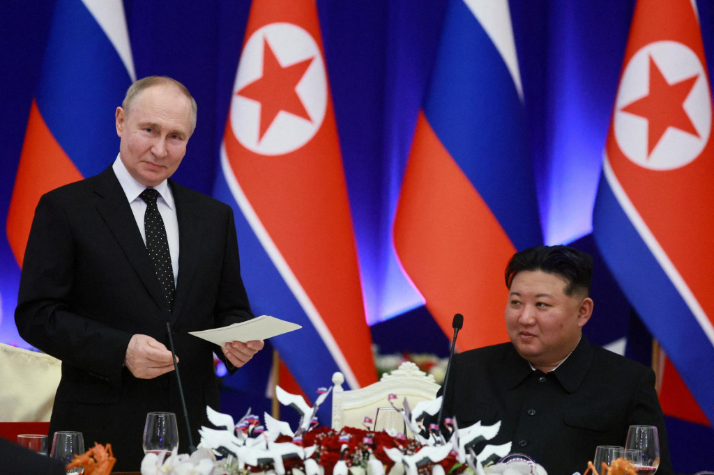 Vladimir Putin a Kim Čong-un sa stretli v júni tohto roka v Pchjongjangu. Hovorili aj o vojenskej spolupráci. FOTO: Reuters