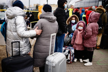 Bezprostredný vplyv je vidieť v niektorých vyľudňujúcich sa regiónoch, existujú dediny, kde ostali len seniori. FOTO: REUTERS