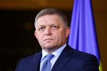 Slovenský premiér Robert Fico je politik dvoch tvárí. Na domácej politickej scéne je rusofil, no v Európe schvaľuje všetky proukrajinské politiky. FOTO: TASR/AP