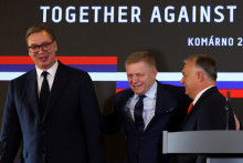 Slovenský premiér Robert Fico, maďarský premiér Viktor Orbán a srbský prezident Aleksandar Vučič. FOTO: Reuters