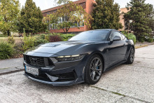 Ford Mustang Dark Horse V8