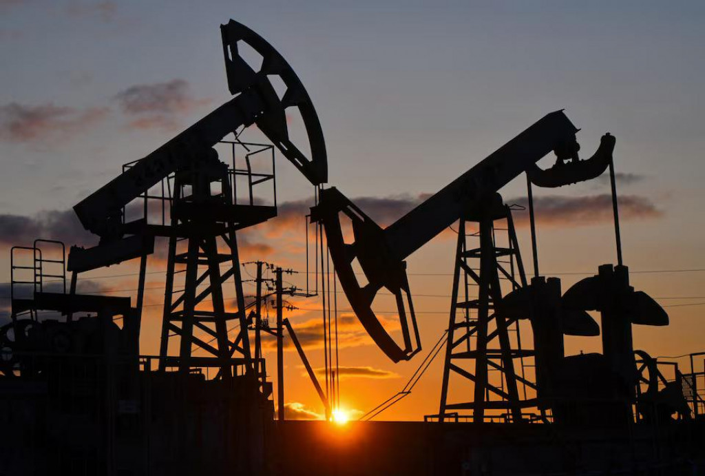 Cena americkej ľahkej ropy West Texas Intermediate klesla o 32 centov alebo 0,46 percenta na 69,72 dolárov za barel. FOTO: Reuters