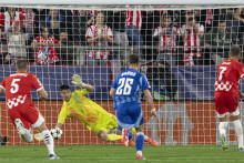 V závere duelu na pôde Girony dokázal Dominik Takáč zneškodniť aj pokutový kop domáceho kapitána Stuaniho. FOTO: TASR/M. Baumann