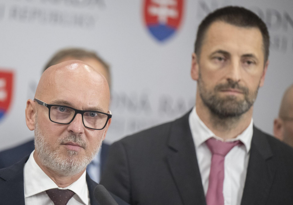 Na sn&iacute;mke zľava predseda SaS Branislav Gr&ouml;hling a podpredseda SaS Mari&aacute;n Viskupič. FOTO: TASR/Martin Baumann