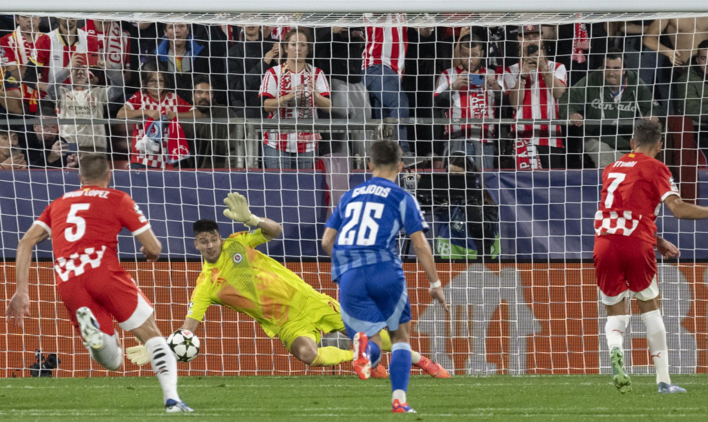 V závere duelu na pôde Girony dokázal Dominik Takáč zneškodniť aj pokutový kop domáceho kapitána Stuaniho. FOTO: TASR/M. Baumann