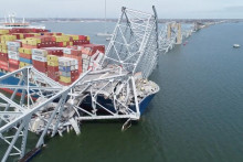 Kontajnerová loď Dali narazila 26. marca do nosného piliera viac ako 2,5 kilometra dlhého mosta Francis Scott Key Bridge. FOTO: Reuters