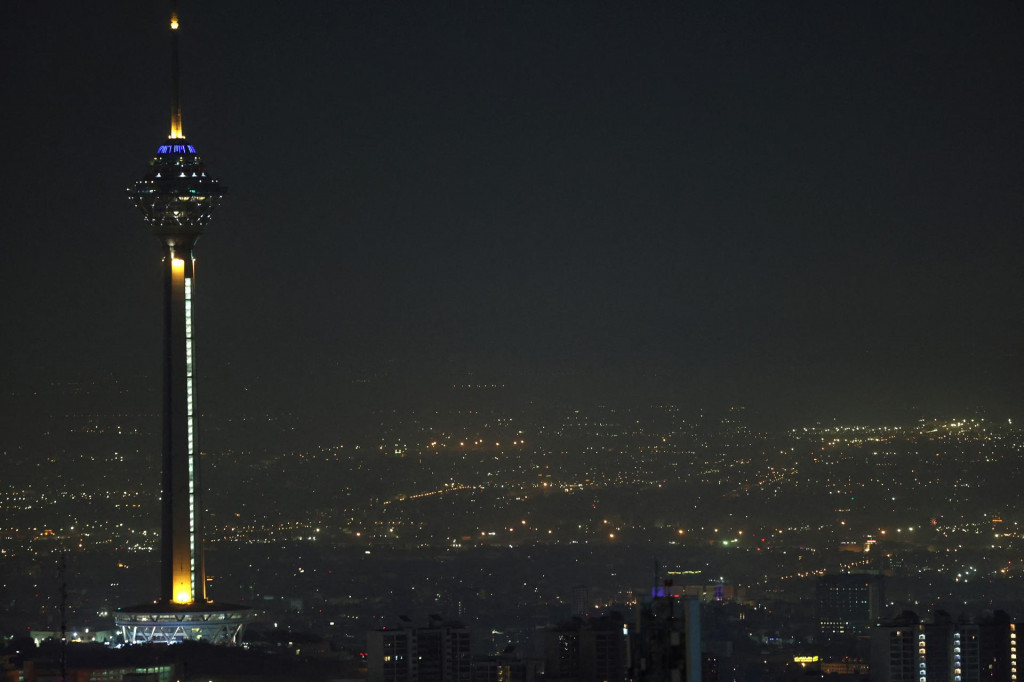 Pohľad na Teherán po niekoľkých výbuchoch, ktoré tam bolo počuť. FOTO: Reuters