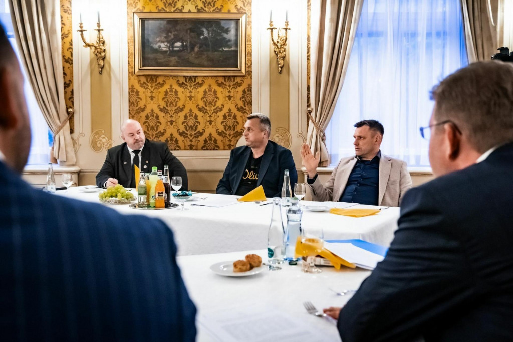 Zľava Rudolf Huliak, Andrej Danko, Tomáš Taraba.

FOTO: TASR/Úrad vlády