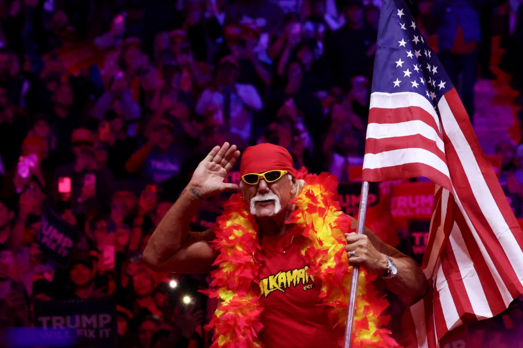 Profesionálny zabávač a zápasník Hulk Hogan sa zúčastňuje na zhromaždení republikánskeho kandidáta na prezidenta USA Donalda Trumpa v Madison Square Garden v New Yorku. FOTO: Reuters