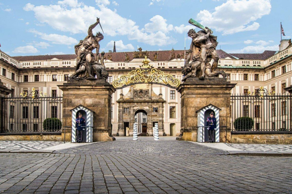 Prezident Petr Pavel na Pražskom hrade vymenuje nových generálov. FOTO: X/Pražský hrad