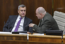 Podpredseda parlamentu Andrej Danko (SNS) a nezaradený poslanec Rudolf Huliak. FOTO: TASR/Jaroslav Novák