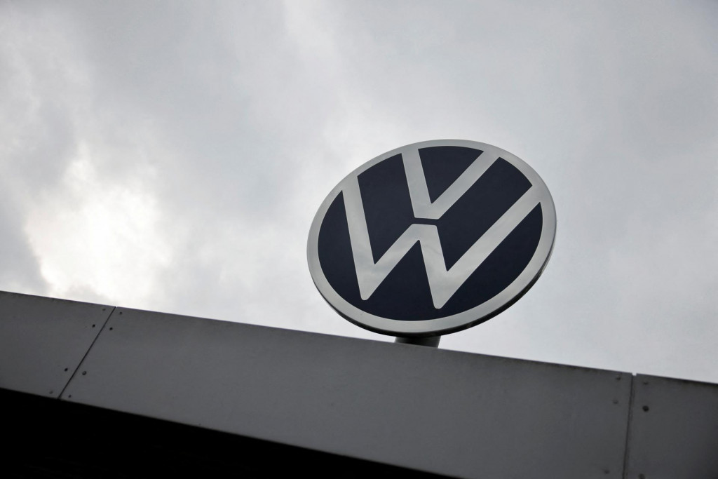 Skupina Volkswagen zaznamenala v treťom štvrťroku prudký pokles zisku. FOTO: Reuters