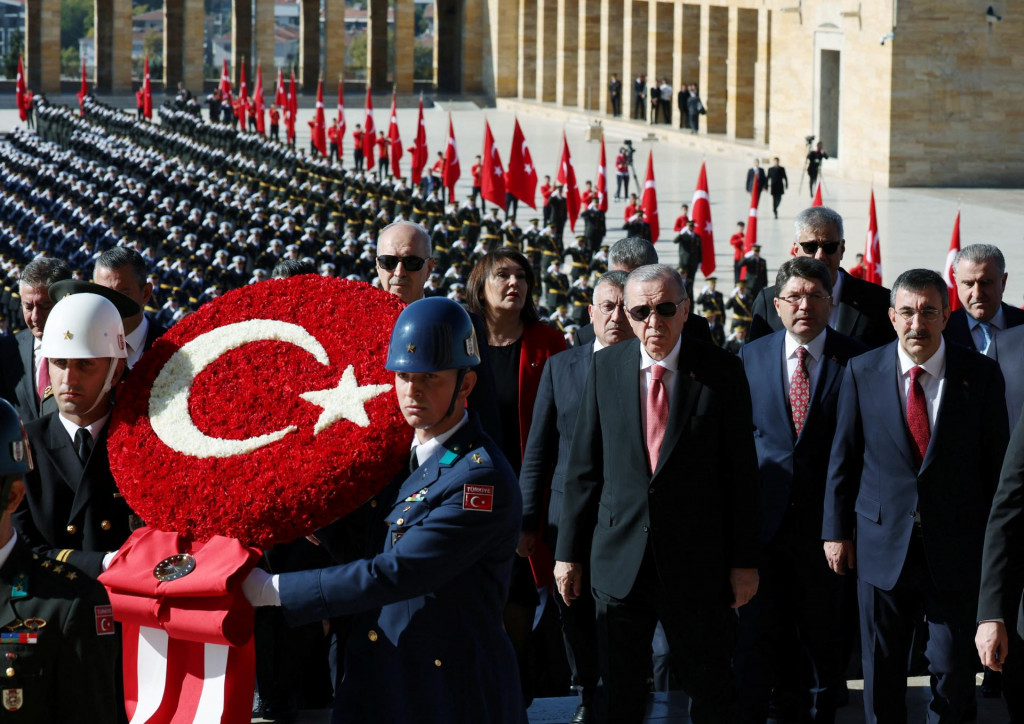 Turecký prezident Tayyip Erdogan sa zúčastnil na slávnosti Dňa republiky v Anitkabir. FOTO: Reuters