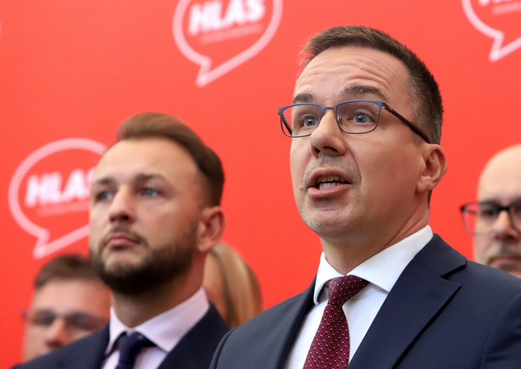 Podpredseda strany Hlas-SD, minister práce, sociálnych vecí a rodiny SR Erik Tomáš a predseda strany Hlas-SD, minister vnútra Matúš Šutaj Eštok. FOTO: TASR/Ján Krošlák