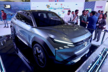 Maruti Suzuki eVX Concept - koncept eletrického SUV na Vibrant Gujarat Global Trade Show v Indii.