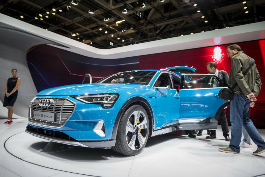 Audi Q8 e-tron sa teraz vyrába v Bruseli, no jeho produkcia sa má presunúť. FOTO: HN