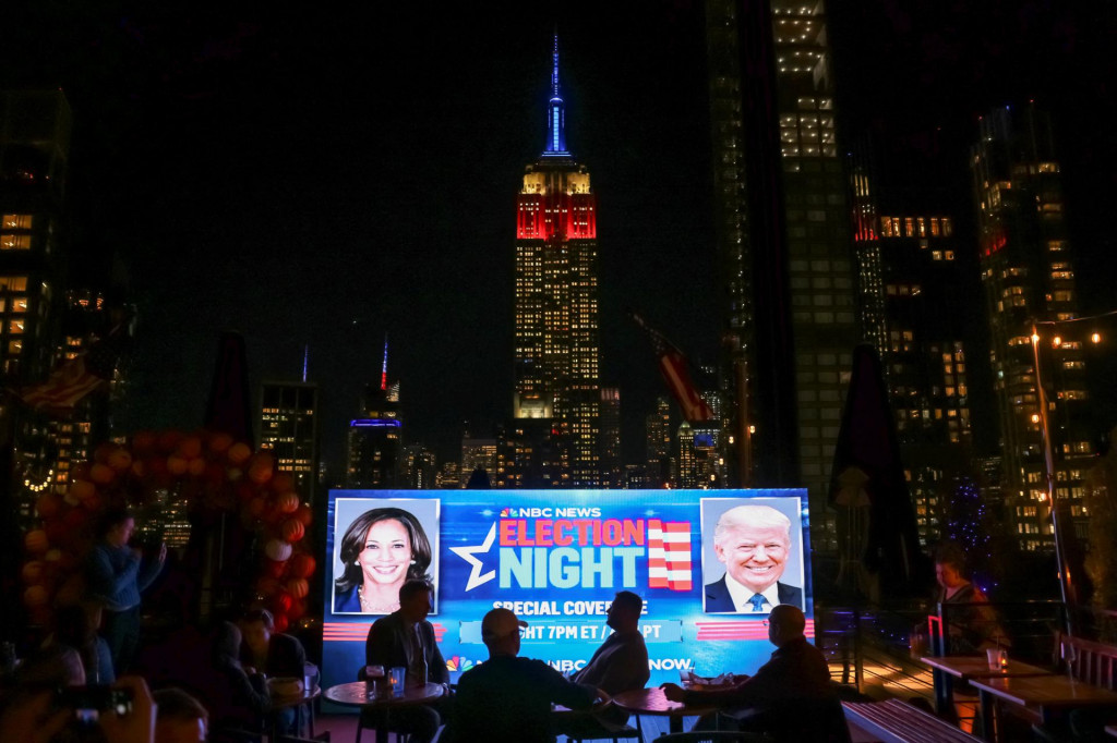 Empire State Building počas volebnej noci. FOTO: Reuters