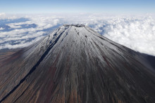 Vrchol hory Fudži v Japonsku. FOTO: Reuters/Kjódo