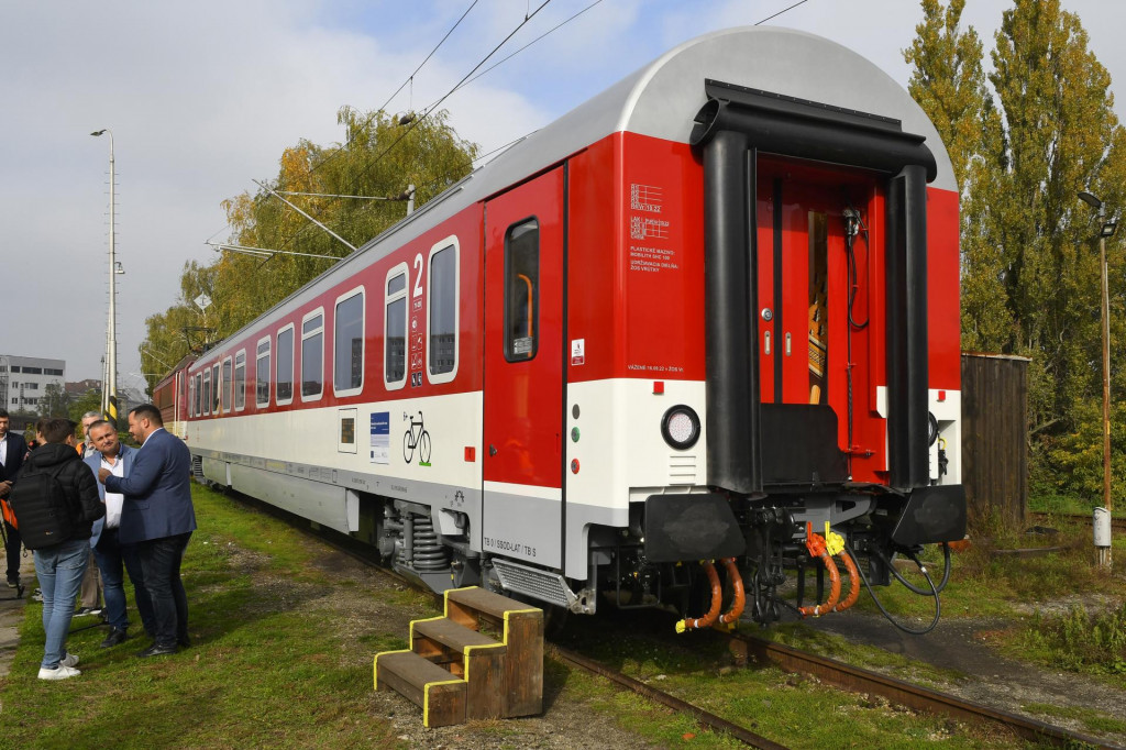 Tender na rýchlik medzi Bratislavou a Prievidzou sa mal vyhlásiť ešte pred rokom v novembri. FOTO: TASR/Milan Kapusta