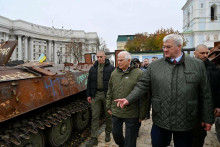 Šéf európskej diplomacie Josep Borrell na návšteve v Kyjeve s ukrajinským ministrom zahraničných vecí Andrijom Sybihom. FOTO: X/Josep Borrell Fontelles