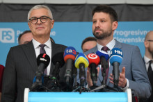 Na snímke zľava bývalý minister zahraničných vecí a neúspešný prezidentský kandidát Ivan Korčok a líder Progresívneho Slovenska (PS) Michal Šimečka. FOTO TASR/Martin Baumann