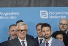 Bývalý minister zahraničných vecí a neúspešný prezidentský kandidát Ivan Korčok a líder Progresívneho Slovenska Michal Šimečka počas tlačovej konferencie v Bratislave. FOTO: TASR/Martin Baumann