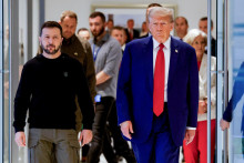 Ukrajinský prezident Volodymyr Zelenskyj a budúci prezident Spojených štátov Donald Trump. Ako vyzerá mierový plán Trumpovej administratívy? To sa ešte len uvidí. FOTO: Reuters