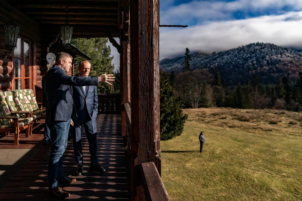 Premiéri Slovenska a Poľska Robert Fico a Donald Tusk absolvovali v Tatranskej Javorine plánované neformálne stretnutie. FOTO: Úrad vlády SR