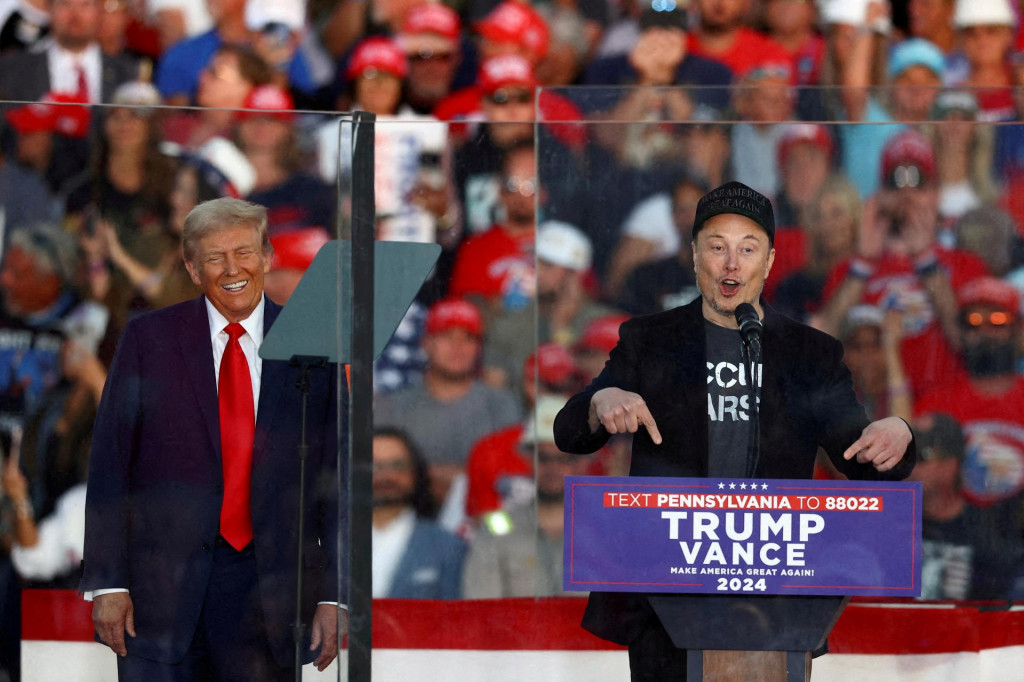 Hovorí generálny riaditeľ a vlastník X spoločnosti Tesla Elon Musk a Donald Trump. FOTO: Reuters