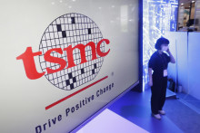 Na archívnej snímke logo taiwanského výrobcu polovodičov TSMC počas veľtrhu v taiwanskej metropole Tchaj-pej. FOTO: TASR/AP