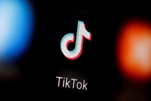 ByteDance, materská spoločnosť sociálnej siete TikTok, oslovila v minulých týždňoch investorov s ponukou spätného odkúpenia akcií. FOTO: Reuters