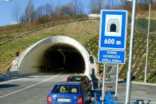 Tunel Horelica otvorili motoristickej verejnosti ako dvojpruh v októbri 2004.  FOTO: TASR/P. Ďurčo