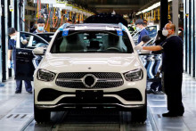 Hovorkyňa Mercedes-Benz odmietla uviesť, či automobilka zvažuje prepúšťanie. FOTO: Reuters